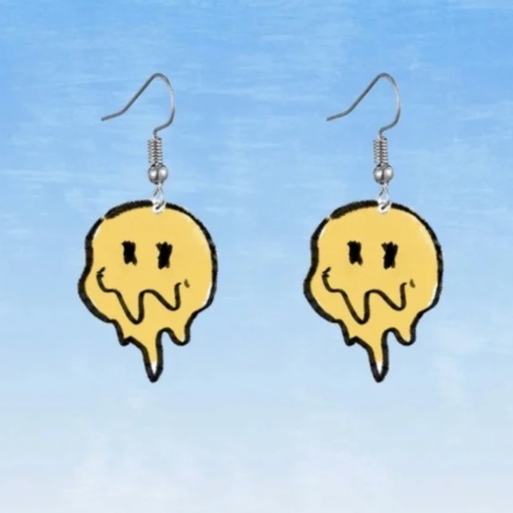 ❤️ FREE Smile Smiley Pop art Deco Farm Hipster Hippie Drip Farm Chic Earrings - Picture 1 of 3
